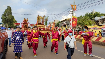 Diễu hành rước kiệu bà qua các di tích lịch sử, trục đường chính trên địa bàn thị xã Phước Long