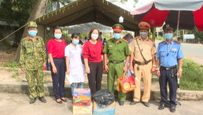 Phụ nữ Chơn Thành: ủng hộ công tác phòng chống dịch bệnh Covid- 19 nơi tuyến đầu