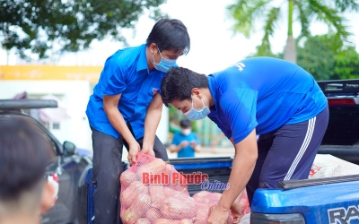 Thắp lửa yêu thương vượt qua đại dịch