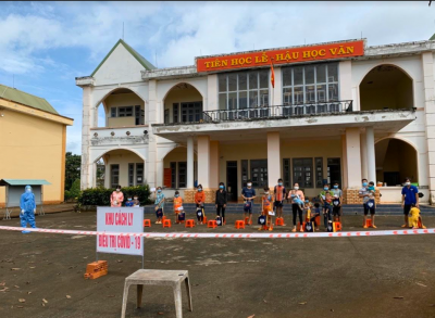 400 phần quà Trung thu yêu thương trao cho trẻ em khu cách ly