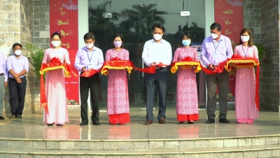 Lanh dao So van hoa The thao va Du lich cung lanh dao Bao tang tinh cat bang khai mac chuyen de