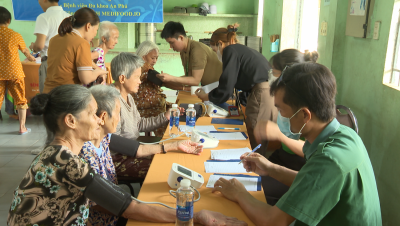 Chương trình “Trao yêu thương- Nhận nụ cười”