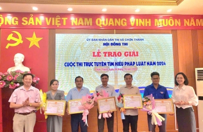 Chơn Thành: trao giải Cuộc thi trực tuyến “Tìm hiểu pháp luật” năm 2024