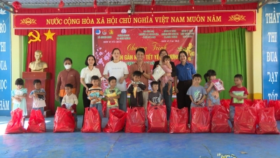 Chơn Thành: chương trình “Xuân gắn kết – Tết yêu thương” cho học sinh có hoàn cảnh khó khăn