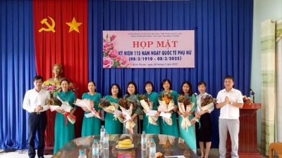 Họp mặt kỷ niệm ngày Quốc tế phụ nữ 8/3Họp mặt kỷ niệm ngày Quốc tế phụ nữ 8/3