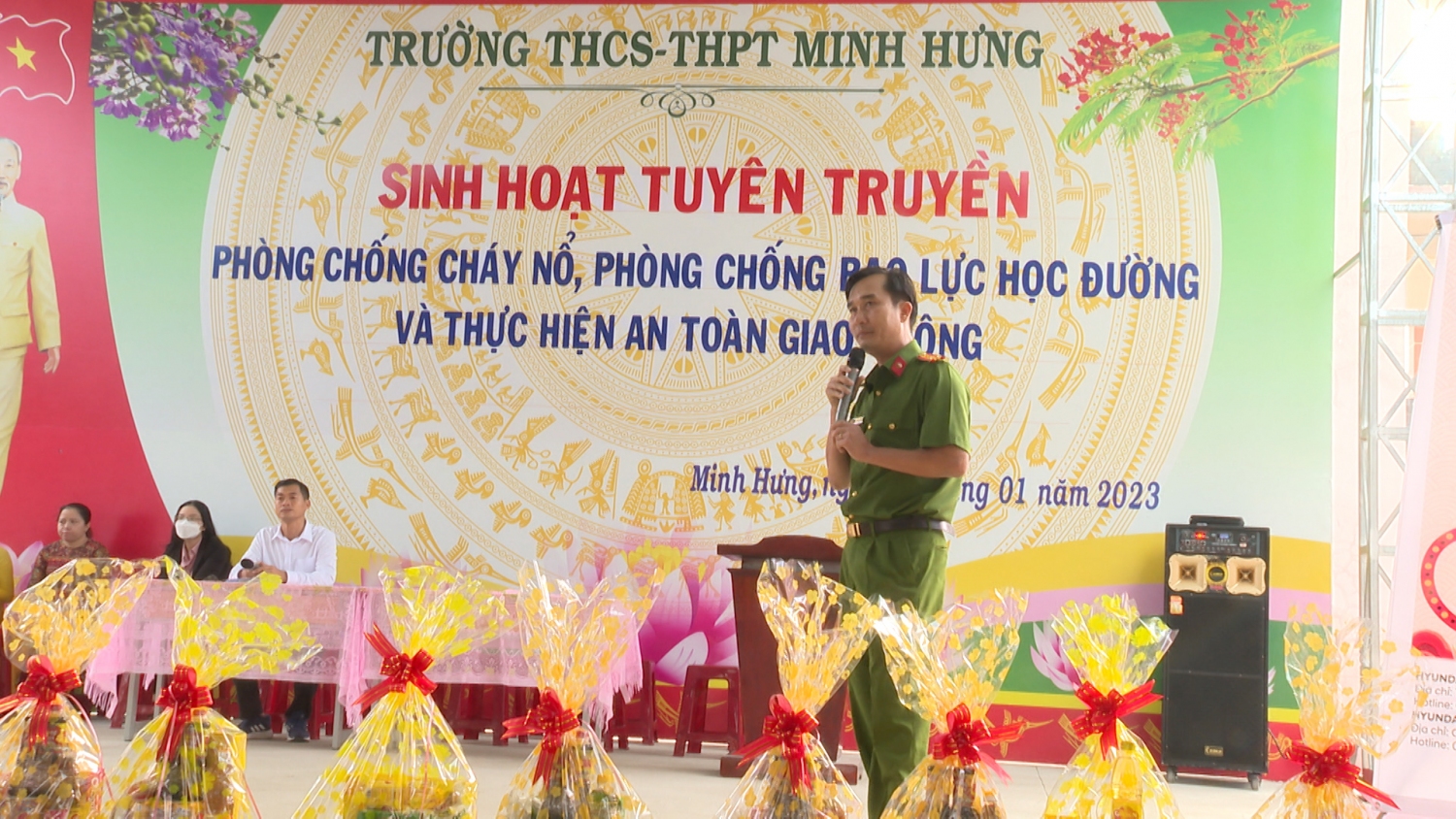 Tuyên truyền an toàn giao thông và phòng chống pháo nổ cho hơn 1.000 học sinh