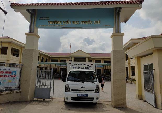 Phục vụ xe thư viện lưu động tại 6 trường học ở Tây Ninh